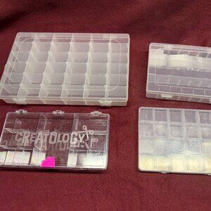 Set of 4 Random Size Plastic Bead Containers Adjustable